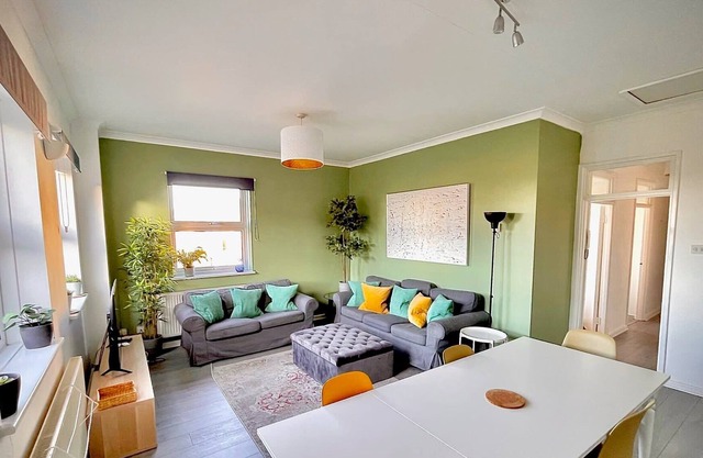 Wokingham Stylish and Spacious 3 Bedroom Townhouse 35