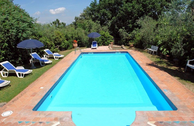 Wonderful private villa for 9 guests with private pool, WIFI, TV, patio, pets allowed and parking