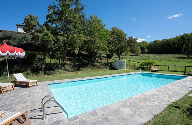 Wonderful private villa for 10 guests with WIFI, private pool, A/C, TV, pets allowed and parking