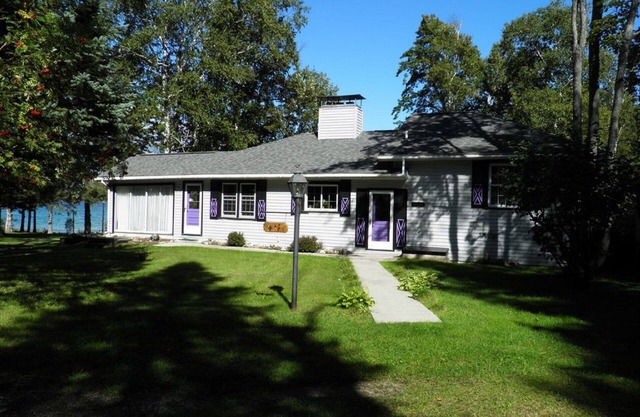 Wonderful Lake Huron Family Cottage - Convenient Location - Great Internet!