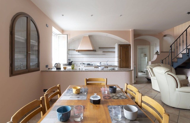 Wonderful private villa for 6 guests with WIFI, terrace, pets allowed and panoramic view