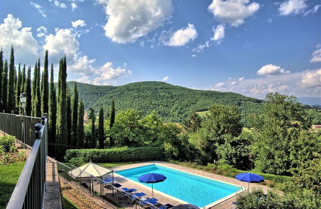 Wonderful private villa with private pool, hot tub, A/C, WIFI, TV, patio, panoramic view and par.