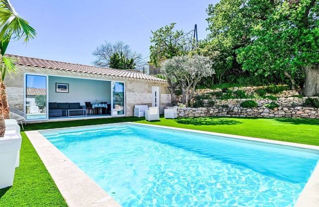 Wonderful private villa for 4 people with A/C, pool, WIFI, TV, pets allowed and parking