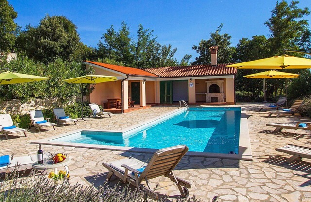 Wonderful private villa for 10 guests with A/C, WIFI, pool, TV and terrace
