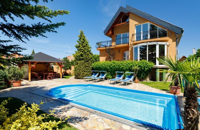 Wonderful private villa for 15 guests with A/C, private pool, WIFI, TV, terrace and pets allowed