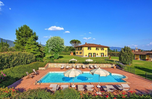 Wonderful private villa with WIFI, private pool, TV, patio, pets allowed, panoramic view and par.
