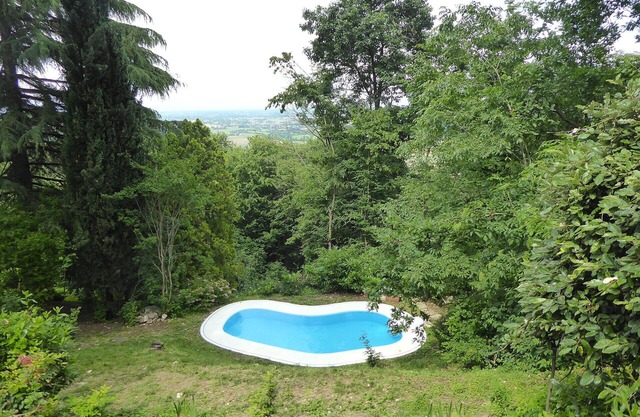 Wonderful private villa for 8 guests with private pool, hot tub, WIFI, A/C and patio, close to P.