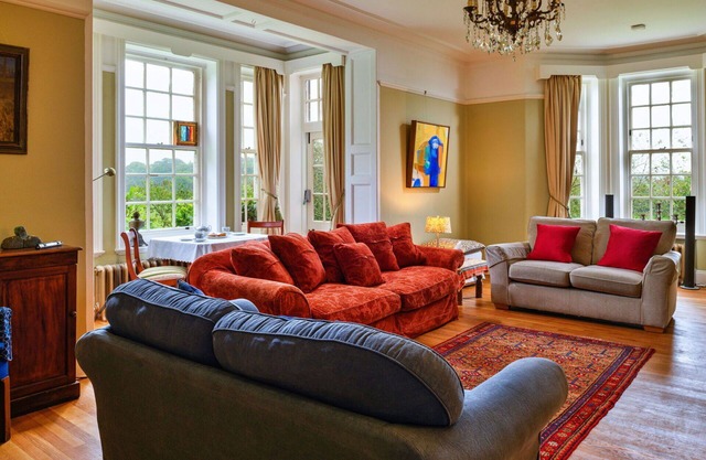 Wonderful villa for 19 guests with WIFI, hot tub, TV, terrace and pets allowed