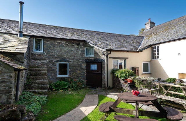 Wonderful villa for 7 guests with hot tub, WIFI, TV, patio, pets allowed and parking