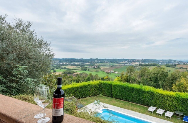 Wonderful villa with WIFI, private pool, A/C, terrace, pets allowed, panoramic view and parking