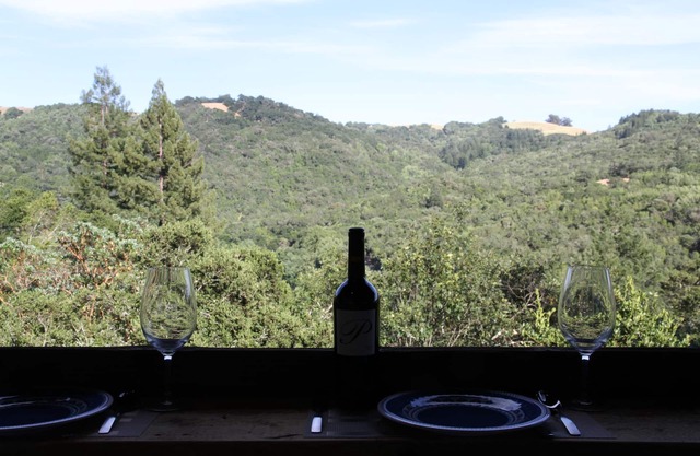 Wooded Restful Retreat, with broad scenic views, outdoor dining