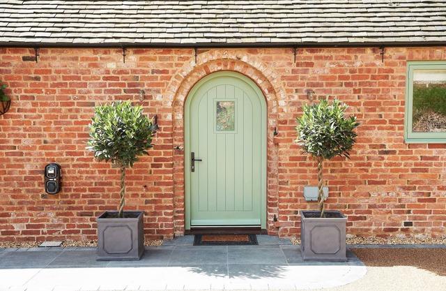 Woodland Retreat is the ideal romantic getaway. Surrounded by woodland and several walking routes an