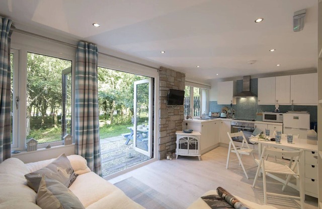 WOODLAND RETREAT - Summer school holiday dates still available.