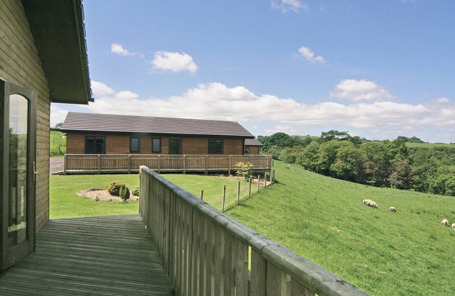 Woodside Lodge - HW7520