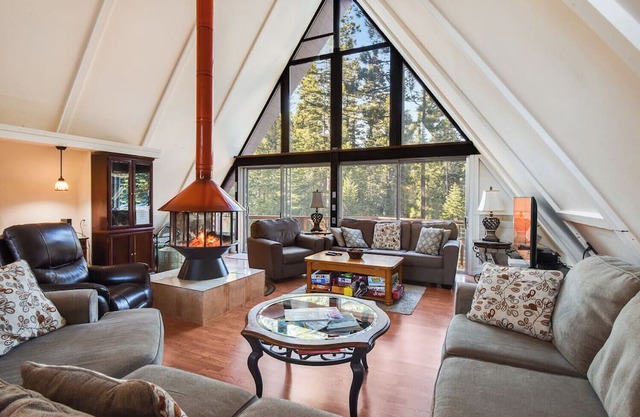 Woodside Hideout | Hop Away from Activities