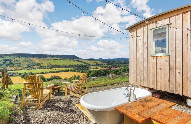 Woodside Hut 1 - UK36105