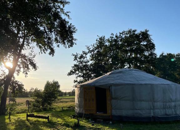 Woodst Retreats - Magische overnachting in yurt & luxe tent