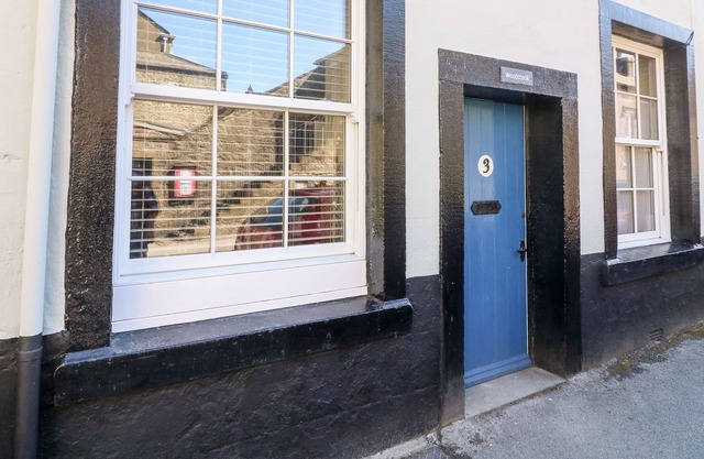 WOODSTOCK COTTAGE, pet friendly, character holiday cottage in Settle