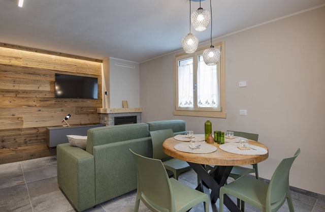 WoodStone ECOLodge - One Bedroom Apartment, Sleeps 4