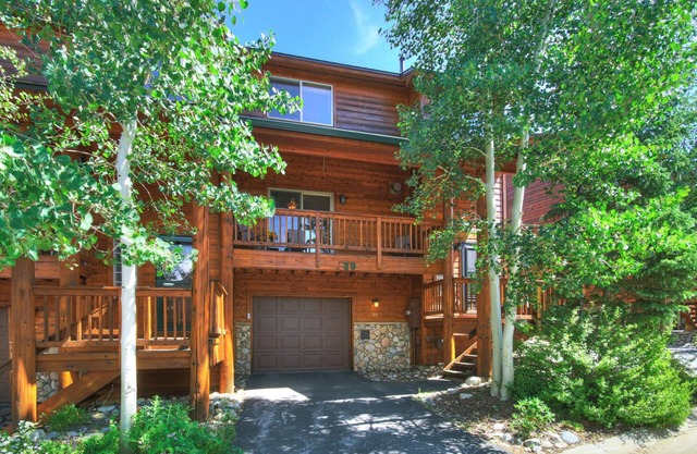 WORTH IT Stocked, Clean Garage, walk to Dillon/shop, decks, grill- read reviews!