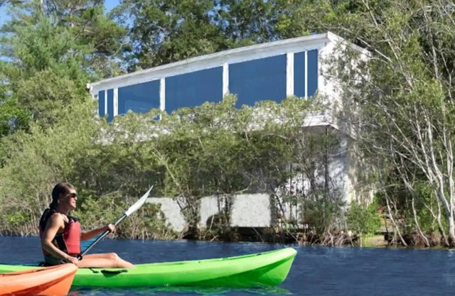 WOW View! Waterfront Cottage. Private Beach, King Bed, Full Kitchen. Relax&Enjoy