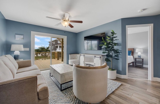 Wrightsville Beach house 4 Bdr on the South End with Sunset Views of the Channel