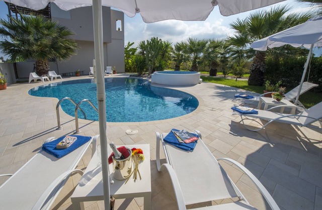XENOS VILLA 2 - LUXURY VILLA WITH PRIVATE SWIMMING POOL, NEAR THE SEA