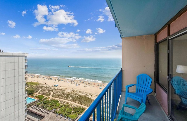 XPLORIE ACTIVITIES & LINENS INCLUDED*! This 2BR luxury Capri Townhouse has a spectacular view of the Ocean!