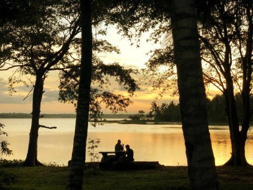 Yala Lucas Lake Hotel