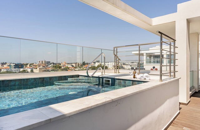 YAMAS Urban Living Platinum 77 Penthouses