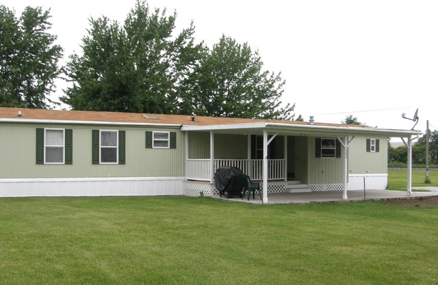 Year Round Vacation Rental near Erie, PA. Come for the Fishing and Wineries