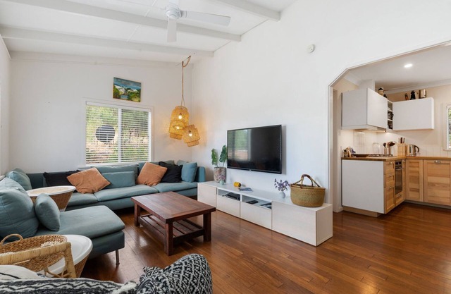 Yellow House Gracetown ~ A Peaceful Beach house with Ocean Views