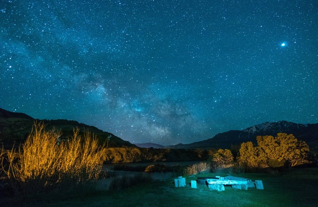 Yellowstone Riverside Cabin - On the River Next to Yellowstone National Park!