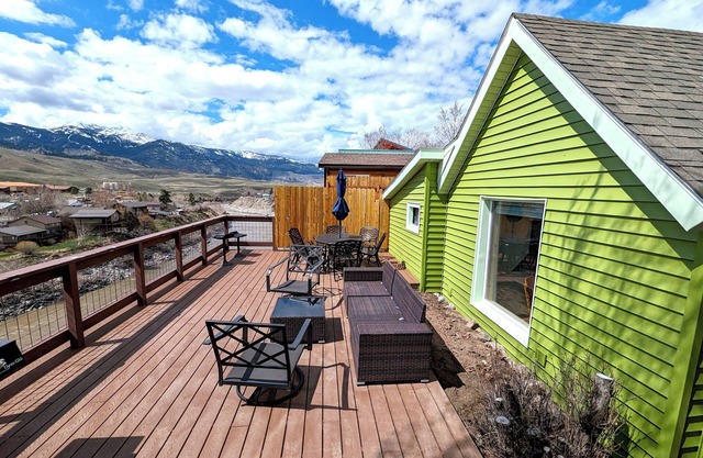 Yellowstone Treasure Guesthouses on the River