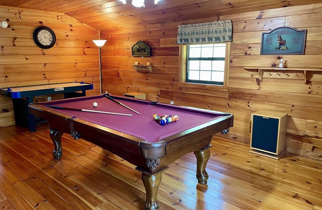 YOUR mountain experience in this luxurious amenity galore cabin in the woods!