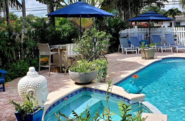 Your own slice of Paradise is waiting for you! Great location walkable!