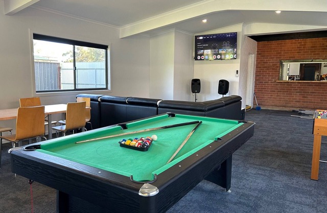 Your Very Own BYO Pub near Yarrawonga, Sleeps 25, Ideal for Group Bookings