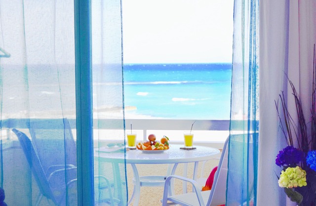 ZEN BY THE SEA, beachfront Mackenzie paradise