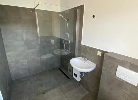 Zimmer mit Bad und Küche