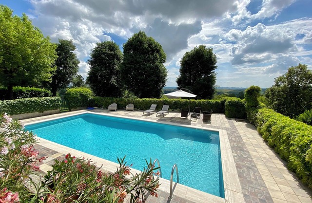 Zoe's. Country villa. The pleasure to be surrounded by lawn and garden
