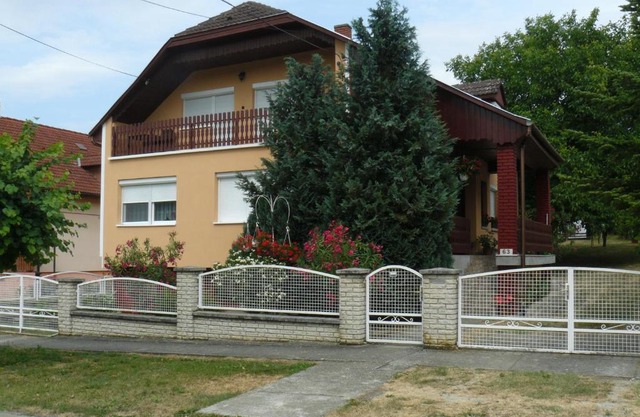 Zsuzsi Apartman