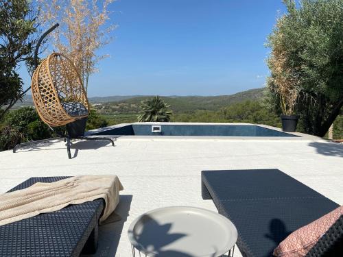 La Bisbal del Penedes Villa | À 12, piscine, BBQ, calme et café face montagne