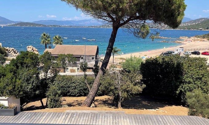 Verghia Villa | à 2 minutes à pied de la plage Villa familiale avec piscine .