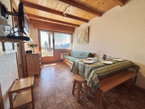 Crest-Voland Apartment | À deux pas des pistes : Appartement 2 pièces cabine à Crest-Voland – 4-6 pers. - FR-1-595-65