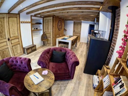 Saint-Nicolas-des-Biefs House | Évasion paisible à la montagne avec cheminée et animaux admis - FR-1-489-553