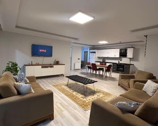 Yomra Apartment | Şehrinaz Apart Ev Super Lux