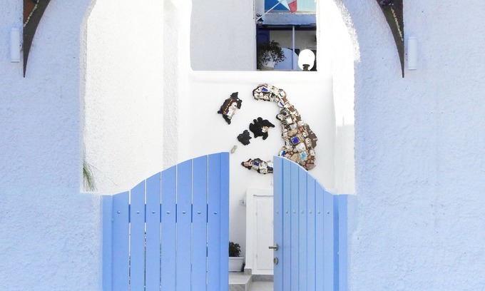 Perissa House | Άνετο σπίτι μόλις ένα λεπτό από την καλύτερη παραλία του νησιού!