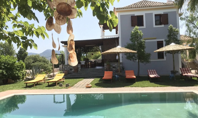 Kilada Villa | Βιλλα με ιδιωτικη πισινα με θεα θαλασσα με μεγαλο κηπο σε αρχαιολογικους χωρους