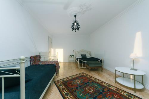 Kyiv Apartment | Белые апартаменты на Жилянской