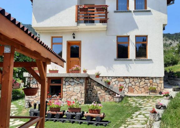 Borino House | вила Здравец